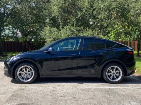 More photos of 2023 Tesla Model Y Long Range at Auto Trust USA, FL