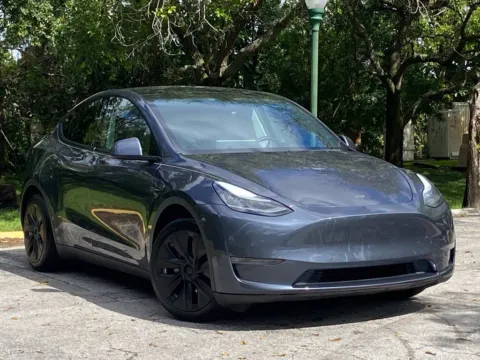 More photos of 2020 Tesla Model Y Long Range at Auto Trust USA, FL