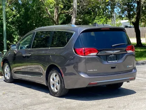 More photos of 2018 Chrysler Pacifica Hybrid Touring L at Auto Trust USA, FL