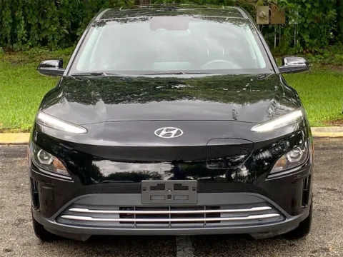 Photos of 2023 Hyundai Kona Electric SEL for sale in Miramar, FL at Auto Trust USA
