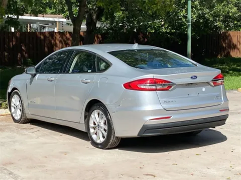 More photos of 2019 Ford Fusion Hybrid SE at Auto Trust USA, FL