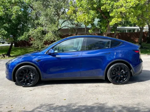 More photos of 2021 Tesla Model Y Long Range at Auto Trust USA, FL