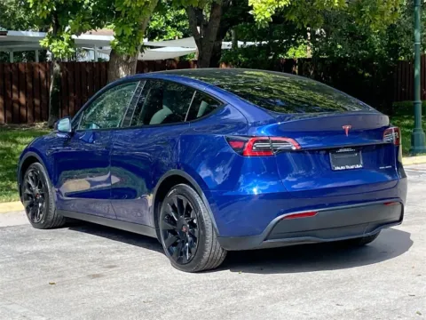 More photos of 2021 Tesla Model Y Long Range at Auto Trust USA, FL