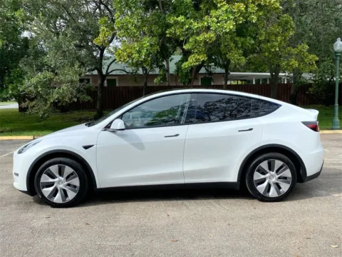 More photos of 2023 Tesla Model Y Long Range at Auto Trust USA, FL
