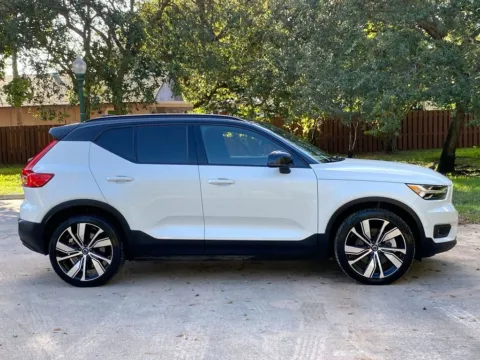 More photos of 2022 Volvo XC40 Recharge Pure Electric Twin Ultimate at Auto Trust USA, FL