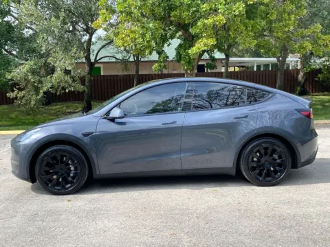 More photos of 2021 Tesla Model Y Standard Range at Auto Trust USA, FL