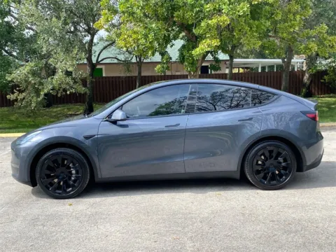 More photos of 2021 Tesla Model Y Standard Range at Auto Trust USA, FL