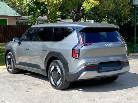 More photos of 2024 Kia EV9 Light Long Range at Auto Trust USA, FL