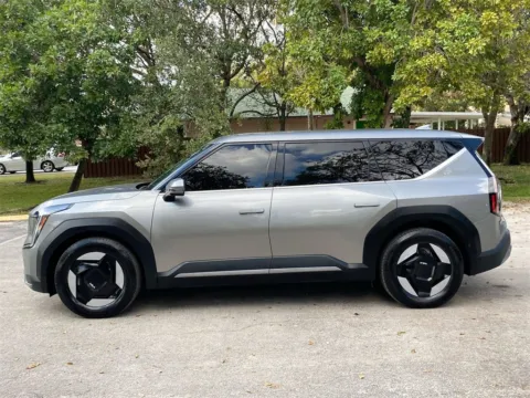 More photos of 2024 Kia EV9 Light Long Range at Auto Trust USA, FL
