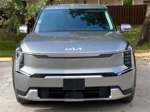 Photos of 2024 Kia EV9 Light Long Range for sale in Miramar, FL at Auto Trust USA