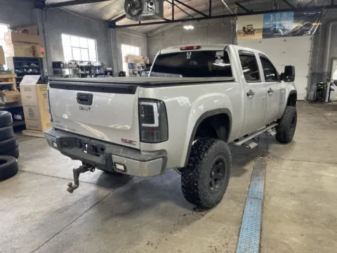 More photos of 2011 GMC Sierra 1500 SLE at Glass Capital CDJR, IN
