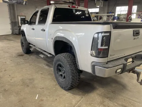 More photos of 2011 GMC Sierra 1500 SLE at Glass Capital CDJR, IN