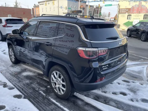 More photos of 2022 Jeep Compass Latitude Lux at Glass Capital CDJR, IN