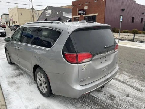 More photos of 2019 Chrysler Pacifica Touring L Plus at Glass Capital CDJR, IN