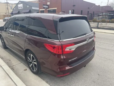 More photos of 2018 Honda Odyssey Elite at Glass Capital CDJR, IN