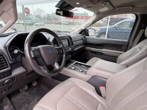 More photos of 2020 Ford Expedition Max Limited at Glass Capital CDJR, IN