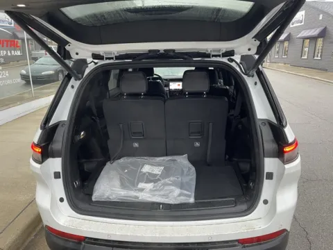 More photos of 2025 Jeep Grand Cherokee L Limited at Glass Capital CDJR, IN