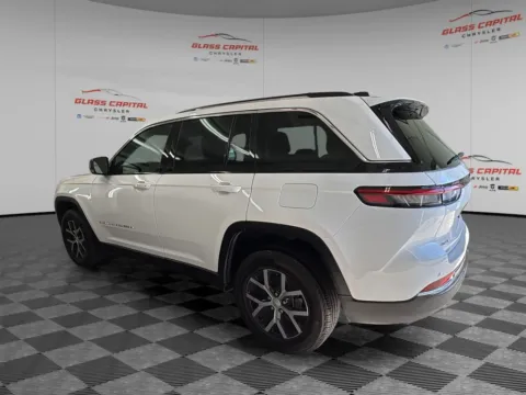 More photos of 2023 Jeep Grand Cherokee Limited at Glass Capital CDJR, IN