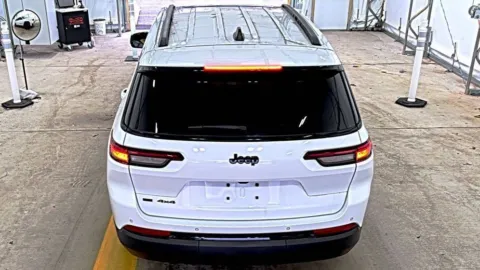 More photos of 2023 Jeep Grand Cherokee L Altitude at Glass Capital CDJR, IN