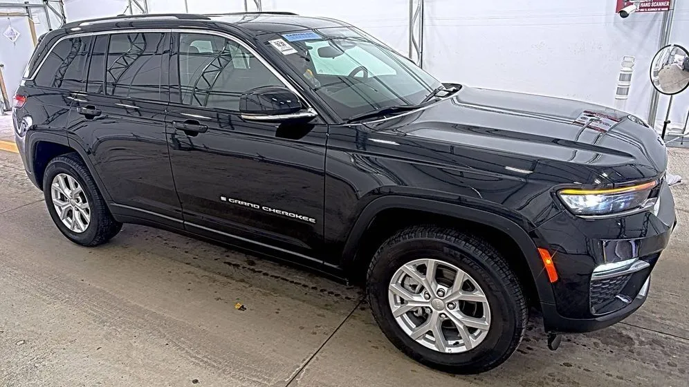 Black 2023 Jeep Grand Cherokee Limited for sale in Dunkirk, IN