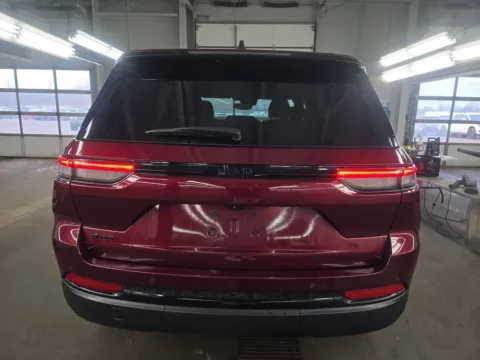 More photos of 2024 Jeep Grand Cherokee Altitude at Glass Capital CDJR, IN