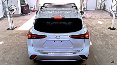 More photos of 2022 Toyota Highlander Platinum at Glass Capital CDJR, IN