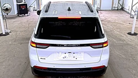 More photos of 2023 Jeep Grand Cherokee Altitude at Glass Capital CDJR, IN