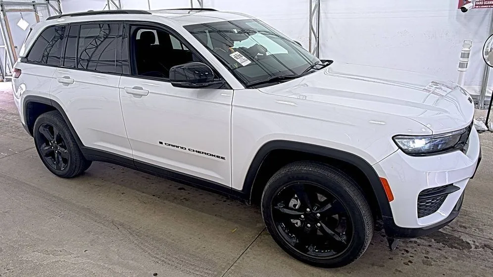 White 2023 Jeep Grand Cherokee Altitude for sale in Dunkirk, IN