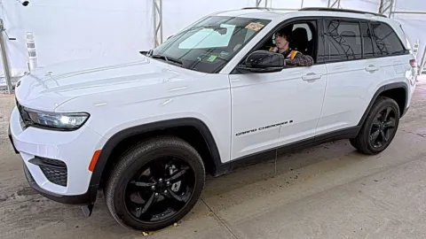 Another view of 2023 Jeep Grand Cherokee Altitude for sale in Dunkirk, IN at Glass Capital CDJR