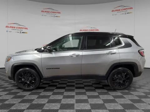 More photos of 2022 Jeep Compass Altitude at Glass Capital CDJR, IN
