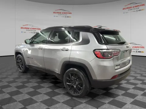 More photos of 2022 Jeep Compass Altitude at Glass Capital CDJR, IN