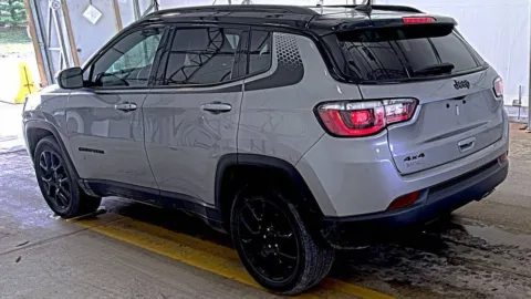 More photos of 2022 Jeep Compass Altitude at Glass Capital CDJR, IN