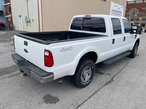 More photos of 2009 Ford F-250SD XLT at Glass Capital CDJR, IN
