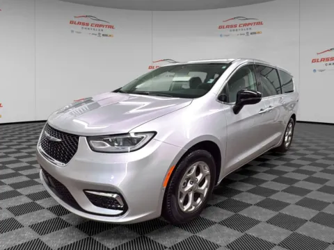 Another view of 2024 Chrysler Pacifica Limited for sale in Dunkirk, IN at Glass Capital CDJR