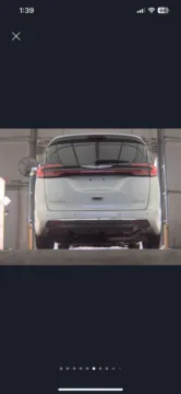 More photos of 2024 Chrysler Pacifica Limited at Glass Capital CDJR, IN