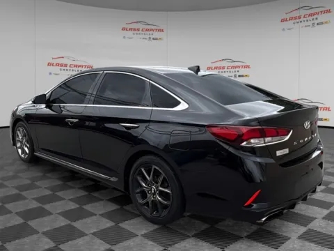 More photos of 2018 Hyundai Sonata Limited at Glass Capital CDJR, IN