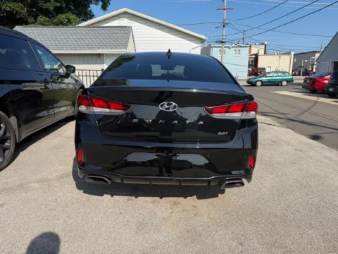 More photos of 2018 Hyundai Sonata Limited at Glass Capital CDJR, IN