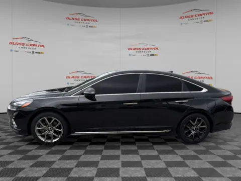 More photos of 2018 Hyundai Sonata Limited at Glass Capital CDJR, IN