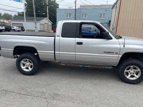 Photos of 2001 Dodge Ram 1500 SLT for sale in Dunkirk, IN at Glass Capital CDJR