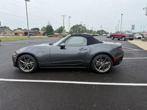 More photos of 2016 Mazda Miata Grand Touring at Glass Capital CDJR, IN