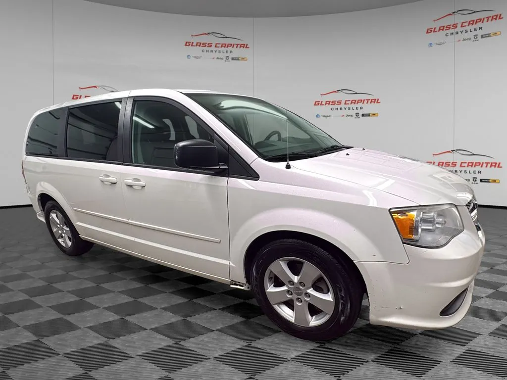 White 2013 Dodge Grand Caravan SE for sale in Dunkirk, IN