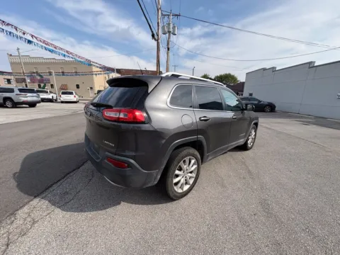 More photos of 2014 Jeep Cherokee Limited at Glass Capital CDJR, IN