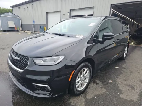 Another view of 2026 Chrysler Pacifica Select for sale in Dunkirk, IN at Glass Capital CDJR