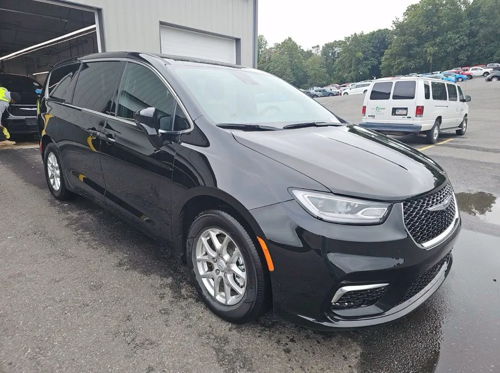 Black 2026 Chrysler Pacifica Select for sale in Dunkirk, IN