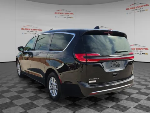 More photos of 2026 Chrysler Pacifica Select at Glass Capital CDJR, IN