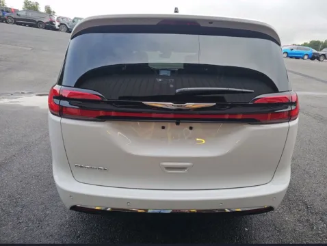 More photos of 2026 Chrysler Pacifica Select at Glass Capital CDJR, IN
