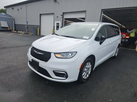 Another view of 2026 Chrysler Pacifica Select for sale in Dunkirk, IN at Glass Capital CDJR