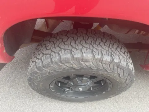 More photos of 2006 Dodge Ram 2500 SLT at Glass Capital CDJR, IN