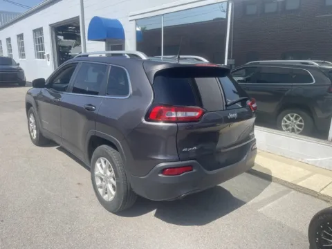 Photos of 2018 Jeep Cherokee Latitude Plus for sale in Dunkirk, IN at Glass Capital CDJR
