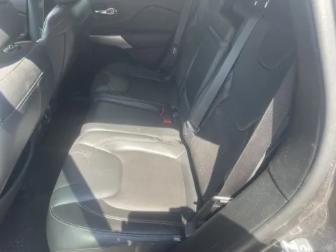 More photos of 2018 Jeep Cherokee Latitude Plus at Glass Capital CDJR, IN